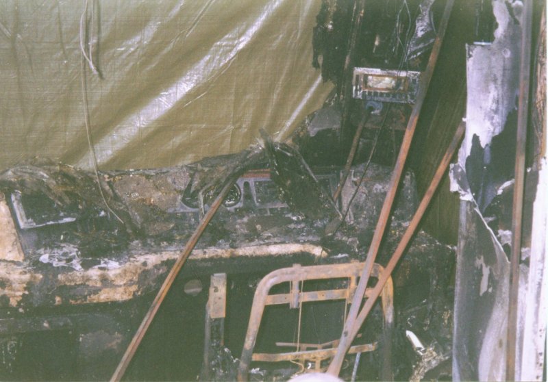 Nicht mehr funktionst�chtiger F�hrerstand des ausgebrannten KEG VT 3.12; (Foto: Hans Grau)