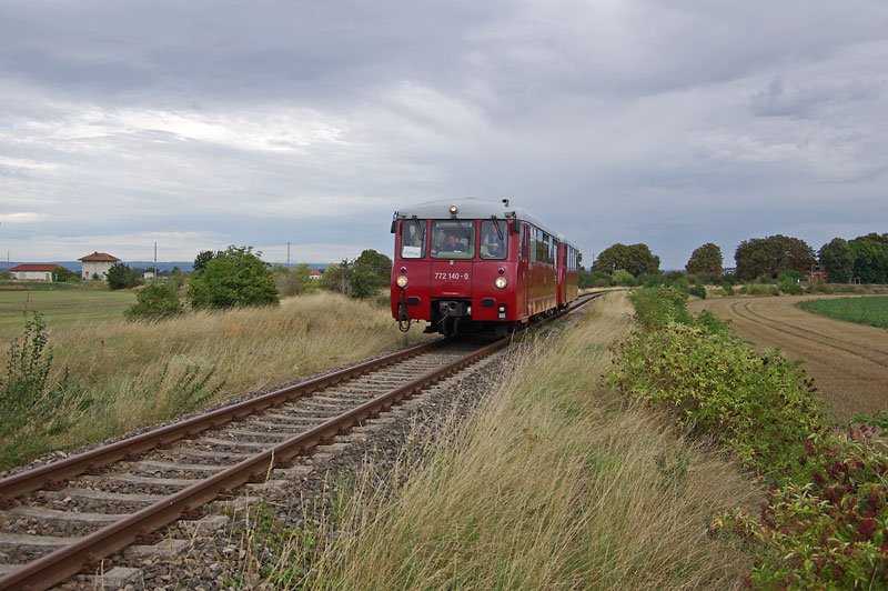 OBS 772 140-0 + 772 141-8 als Sonderzug von Artern nach Nebra kurz hinter Reinsdorf; 06.09.2008 (Foto: Volker Blees) 
