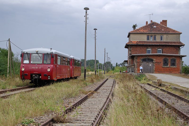 OBS 772 141-8 + 722 140-0 als Sonderzugpendel von Nebra nach Artern im Bf Donndorf; 06.09.2008 (Foto: Volker Blees) 
