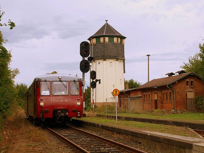 OBS 772 141-8 + 772 140-0 als SONDERZUG aus Rottenbach bei der Einfahrt in den Bf Nebra; 06.09.2008 (Foto: Steffen Tautz)
