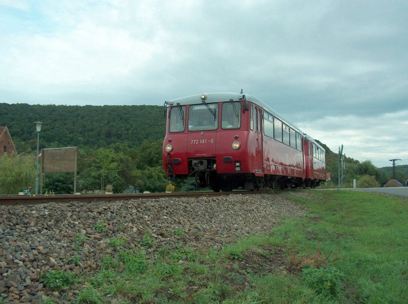 OBS 772 141-8 + 772 140-0 als DPE 99816 von Naumburg Hbf nach S�mmerda, am 07.09.2008 beim Fotohalt in Wangen. Die  Zwei-L�nder-Rundfahrt durch die Toskana des Ostens  wurde von der IG Unstrutbahn e.V. organisiert.