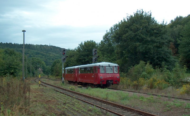 OBS 772 141-8 + 772 140-0 als DPE 99816 von Naumburg Hbf nach S�mmerda, am 07.09.2008 bei der Scheinausfahrt in Nebra. Es war die  Zwei-L�nder-Rundfahrt durch die Toskana des Ostens , die von der IG Unstrutbahn e.V. organisiert wurde.