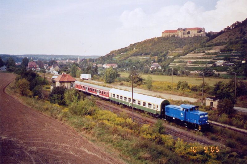 PRESS 346 019-6 mit dem DPE 85797 von Karsdorf nach Leipzig-Plagwitz, am 10.09.2005 bei der Ausfahrt in Freyburg (Unstrut). (Foto: G�nther G�bel)