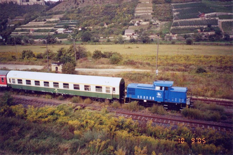 PRESS 346 019-6 mit einem Winzerfestsonderzug aus Leipzig-Plagwitz im Bf Freyburg (Unstrut); 10.09.2005 (Foto: G�nther G�bel)