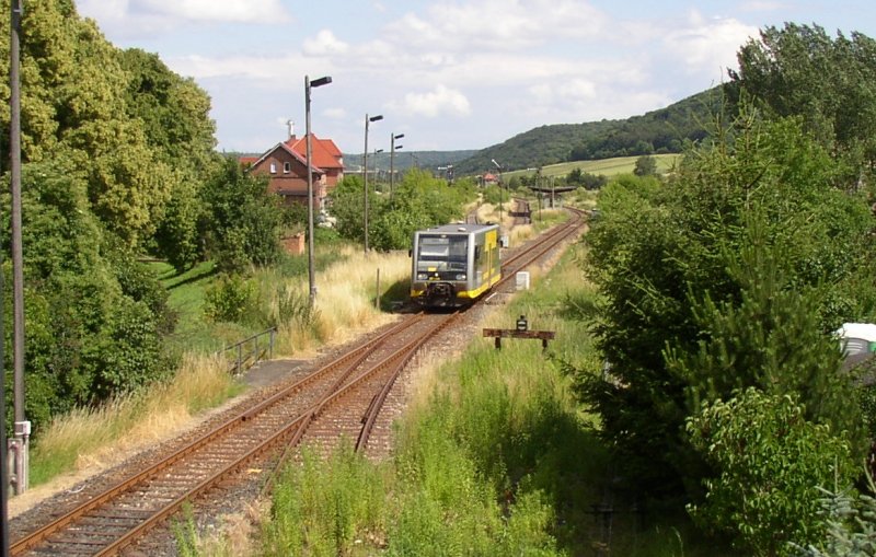 RB 26980 vom Naumburg (S) Ost nach Nebra, bei der Ausfahrt in Laucha; 11.07.2004 (Foto: Klaus Pollm�cher)