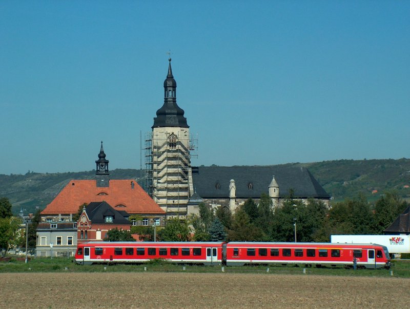 RB von Naumburg Richtung Nebra bei der Einfahrt in den Bf Laucha. Weil 2006 die VT 672 in den Werkst�tten waren, kamen Tw´s der BR 628 zum Einsatz; 10.09.2006 (Foto: Dieter Thomas)