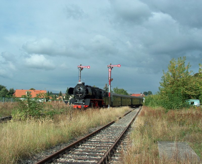 TG 50 3708-0 mit dem DPE 91933  SALZLAND-EXPRESS  von Sch�nebeck (Elbe) nach Freyburg, bei der Einfahrt in Laucha am 14.09.2008.
