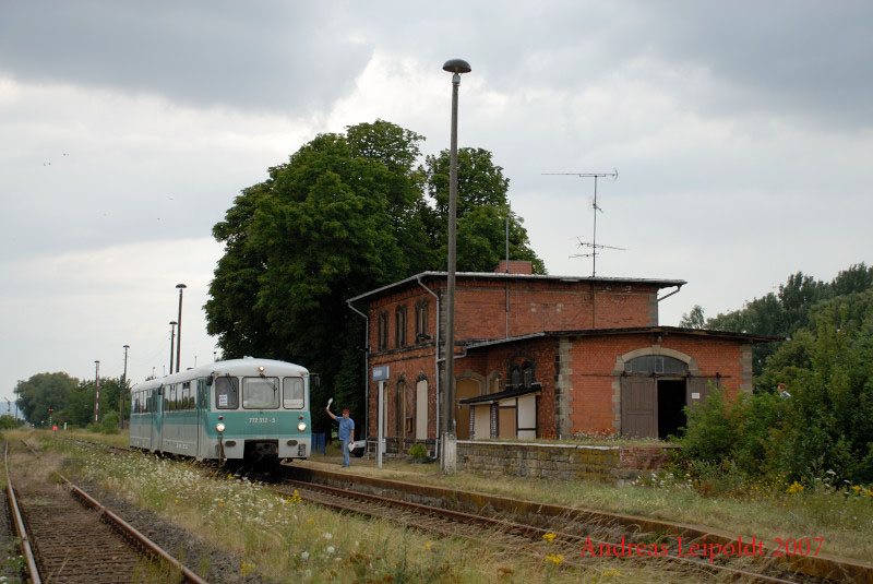 TG Ferkeltaxi e.V. 772 312-5 + 772 367-9 auf der Fahrt von Artern nach Nebra im Bf Gehofen; 22.07.2007 (Foto: Andreas Leipoldt)
