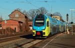 Der Stadler Kiss ET 610 der Westfalenbahn fährt am 29.12.2016 auf der Westseite des Bahnhofs Minden (Westfalen) ein