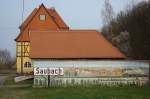 Das fr�here Bahnhofsgeb�ude von Saubach am 02.04.2014.