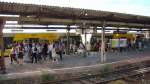 Voller Bahnsteig 5 in Naumburg Hbf, anl�sslich der Saale-Wein-Meile am 27.05.2012 um Ro�bach.