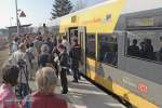 Volle Bahnsteige am neuen Hp in Ro�bach, der am 24.03.2012 feierlich er�ffnet wurde.