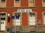 Zustand vom Empfangsgeb�ude im Bf Freyburg; 24.06.2002 (Foto: Herbert Graf)