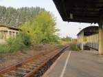 Der Bahnsteig mit Gleis 7, einem von zwei heutigen Durchfahrtsgleisen in Laucha; 22.08.2011 (Foto: Dieter Thomas)