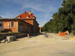 Am 09.09.2012 waren die Sanierungsarbeiten vom Bahnhofsvorplatz in Laucha noch nicht abgeschlossen.