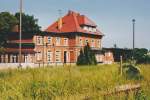 Das Bahnhofsgeb�ude in Laucha (Unstrut), am 07.06.2003.