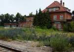 Das Bahnhofsgeb�ude am 06.07.2013 in Laucha.