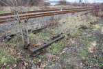 Reste vom fr�heren Gleis 9 am 08.12.2013 am Ostkopf vom Bahnhof Laucha.