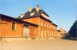 Bahnhofgeb�ude mit der G�terabfertigung in Laucha; 1988 (Foto: G�nther G�bel)