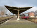 Der Lauchaer Bahnhof hat noch einen richtigen Bahnsteig mit �berdachung.