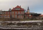 Das Bahnhofsgebäude in Laucha am 23.01.2016.