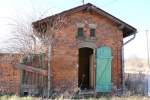 Das ehemalige Abortgeb�ude am 23.02.2014 am fr�heren Bahnhof Vitzenburg.