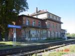 Das Bahnhofsgeb�ude von Donndorf; 09.09.2004 (Foto: Carsten Klinger)