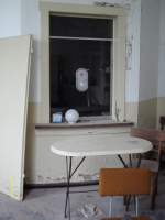 Die ehemalige Fahrkartenausgabe im Bahnhof Donndorf am 05.04.2014.