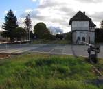 Der Bahn�bergang der B176 neben dem Stellwerk Lw in Laucha.