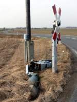 Der besch�digte Bahn�bergang zwischen Donndorf und Nausitz am 12.03.2011.