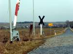 Der mutwillig zerst�rte Bahn�bergang an der L2280 in Donndorf; 12.03.2011 (Foto: Klaus Pollm�cher)