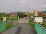 Der Bahn�bergang am Haltepunkt in Wangen am 01.05.2013.