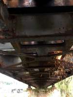 Mit schwerer Technik wird die alte Saalebr�cke in Ro�bach demontiert; 08.10.2011 (Foto: Klaus Pollm�cher)