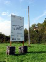 Infotafel zum Neubau der Saalebr�cke bei Ro�bach; 23.09.2011 (Foto: Klaus Pollm�cher)