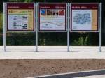 Neue Infotafeln an der neuen Bus-Bahn-Schnittstelle am Hp Freyburg; 26.07.2013 (Foto: G�nther G�bel)