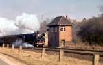 DR 44 0338-2 mit einem G�terzug Richtung Artern, bei der Ausfahrt in Nebra; 12.02.1981 (Foto: Klaus Pollm�cher)