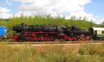 EMBB 52 8154-8 als Wagenlok im Winzerfestsonderzug aus Leipzig, am 08.09.2012 im alten Bf Karsdorf.