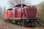 DB Fahrwegdienste 212 310-7 und 212 093-9 als Tfzf nach Karsdorf, am 31.03.2014 bei der Durchfahrt in Laucha. (Foto: G�nther G�bel)