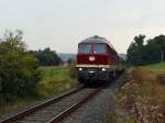 LEG 132 158-7 mit dem Winzerfestsonderzug DPE 75910 aus Leipzig und Profen, am 08.09.2013 bei Kleinjena.
