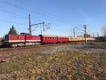 EBS 110 001-5 war am 05.12.2019 in Naumburg Hbf mit diesem Wagenpark nach Karsdorf unterwegs.