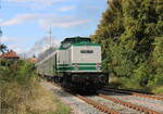 Die DB Museum V100 003 (92 80 1201 003-1 D-LDK) als Schlusslok ab Sangerhausen am DZ 88309 von Magdeburg Hbf nach Karsdorf Bbf, am 13.09.2025 in Laucha (U).