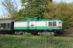 Die DB Museum V100 003 (92 80 1201 003-1 D-LDK) mit dem DZ 28971  Salzland-Express  der Eisenbahnfreunde vom Traditionsbahnbetriebswerk Sta�furt e.V.