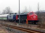 Die NOHAB MY 1131 (92 80 1227 003-1 D-EBS) der Erfurter Bahnservice GmbH mit der abgeb�gelten RBH 115 (91 80 6143 068-5 D-RBH) und dem Zementzug nach Č��kovice in Tschechien, im Bf Karsdorf.