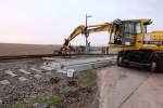 Am 11.10.2014 war dieser Terex 1604 ZW der Gleisbau Weimar bei den Bauarbeiten am Bahnübergang der L212 zwischen Laucha und Kirchscheidungen im Einsatz. (Foto: Heiko Kern)
