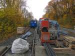 Der Unstrutbahngleisk�rper dient w�hrend der Bauarbeiten an der Strecke zwischen Laucha und Balgst�dt als Abstellplatz f�r das Baumaterial; 06.11.2011