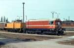 ZWK WL 010 und eine ZWK V60 auf der Fahrt von Karsdorf ins Bw Halle G, um die Stangenlager der V60 zu reparieren, am 08.05.1981 beim Betriebshalt in R�blingen.