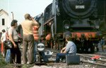 Eisenbahnfreunde unter sich, während der Feier zu  100 Jahre Rbd Erfurt , am 09.06.1982 im Bahnhof Erfurt West. (Foto: Klaus Pollmächer)