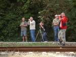 Durch die 3 Dampfsonderz�ge zum Freyburger Winzerfest waren auch wieder zahlreiche Eisenbahnfans an die Unstrutbahn gekommen, um die Z�ge zu fotografieren, so wie hier im Bf Freyburg; 12.09.2009