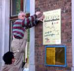 �ber ein halbes Jahr hatte es gedauert, bevor die DB AG ihre Zustimmung f�r die Anbringung von drei Gedenktafeln zum 120.