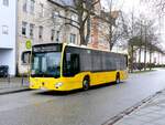 Am 28.02.2025 endete der Ersatzverkehr mit Kraftomnibussen im Unstruttal. Am Hauptbahnhof in Naumburg (Saale) waren drei verschiedene Kraftomnibusse RB77 SEV im Einsatz.
Vario Bus Gmbh Mercedes Citaro BV 143 als SEV 77556 von Naumburg (S) Ost nach Wangen (U).